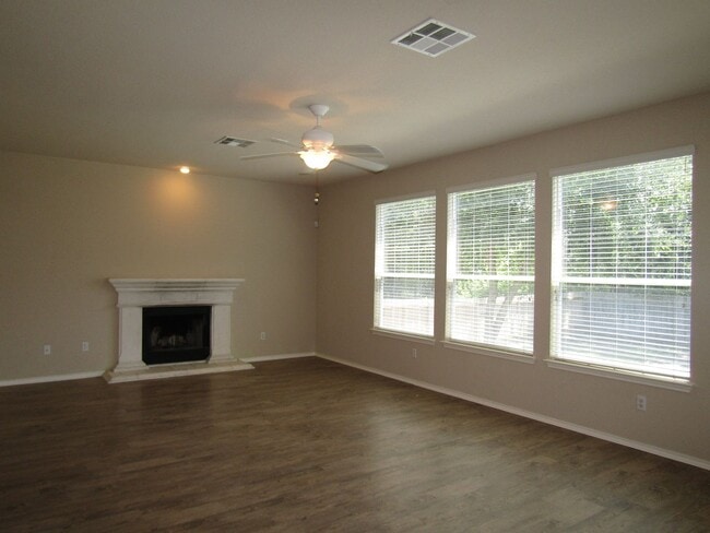 Photo - 593 Cullen Blvd