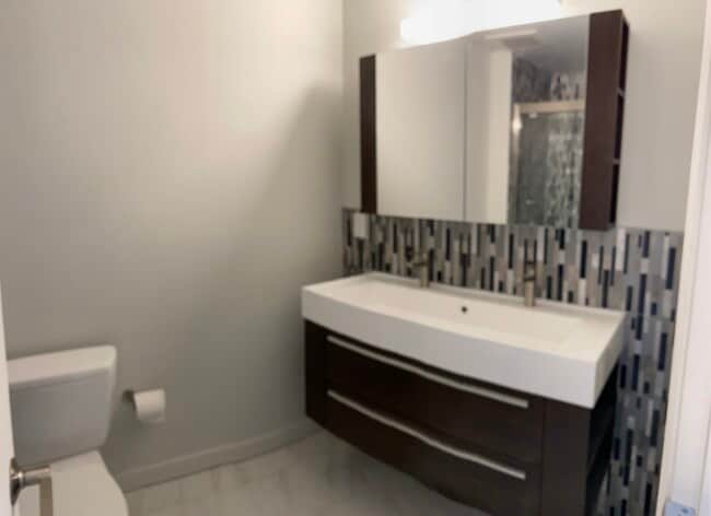 Master Bath En Suite - 2522 Taraval St Unit Residential