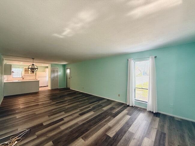 Photo - 5400 34th St W