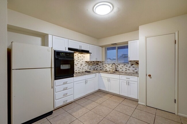 9951 W Clair Dr