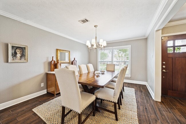 Photo - 5807 Duxbury St