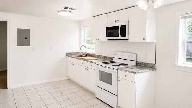 Building Photo - 4406 Plum St