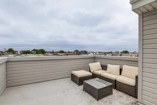 1322 S Mole St