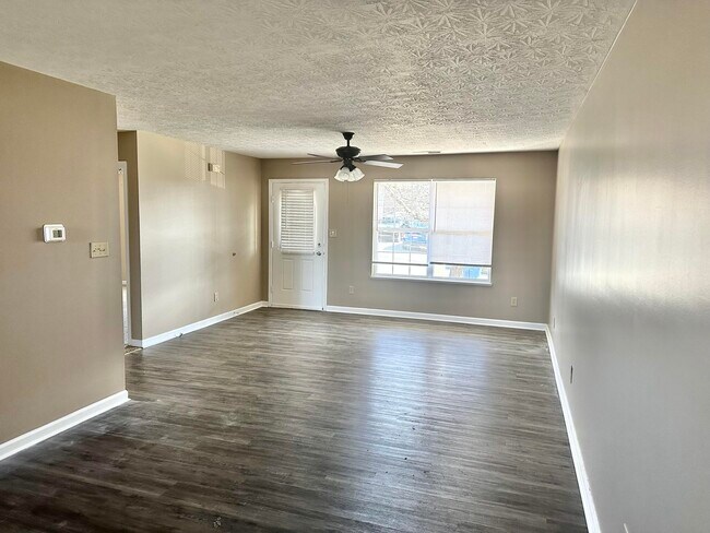 Photo - 307 Homestead Dr