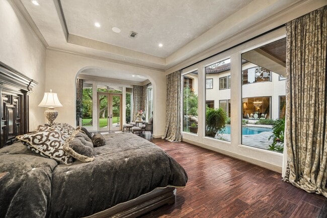 2 Lacewood Ln