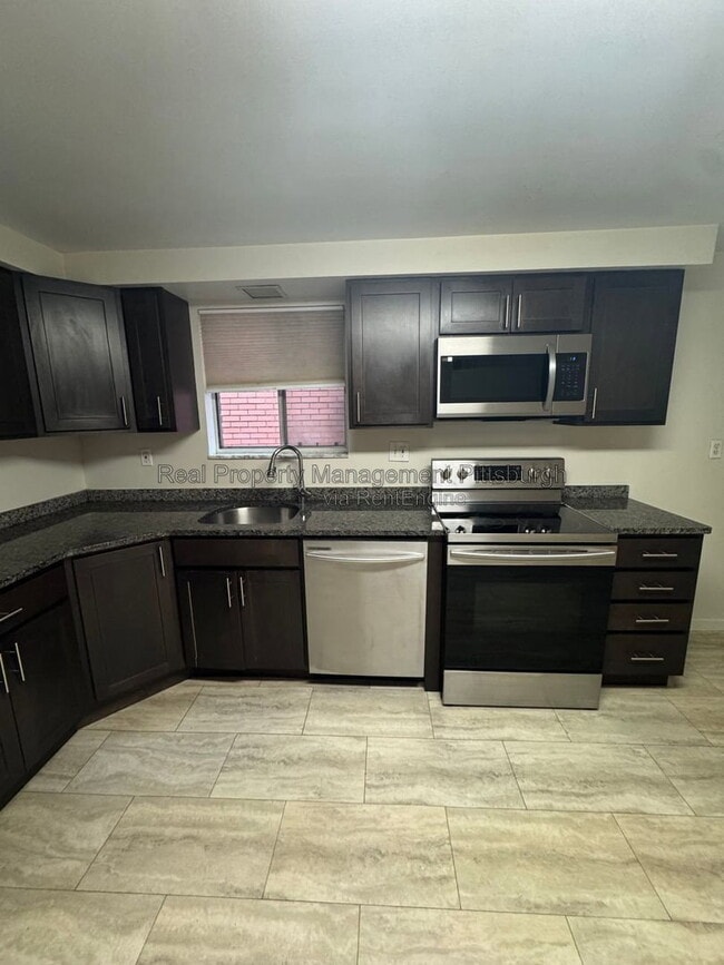Building Photo - 16 Sumner Ave Unit 2