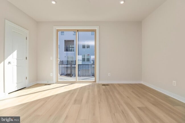 Photo - 2176 Glacier Rd