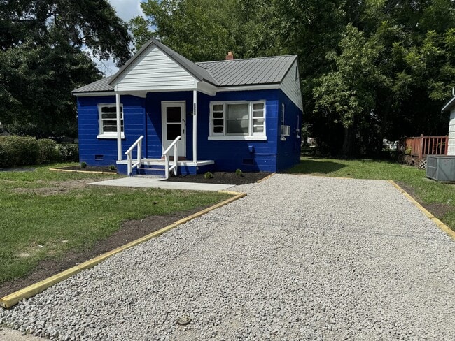 Photo - 327 Finch St SE