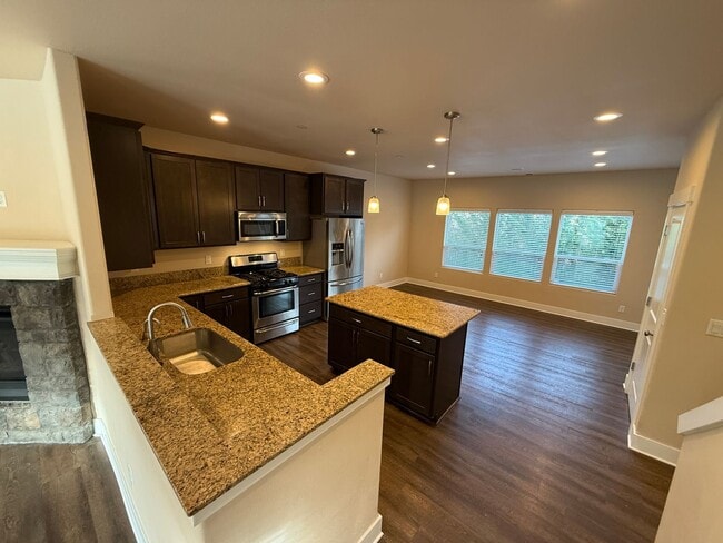 Photo - Nice 4bed/2.5 Bath Home, Gas Range