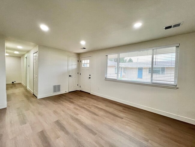 Photo - 1640 Cheyenne Ave