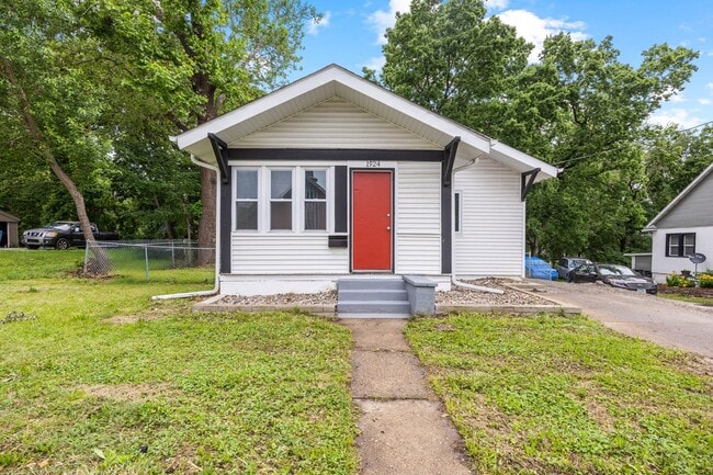 Building Photo - 1 Bedroom Fully Remodeled