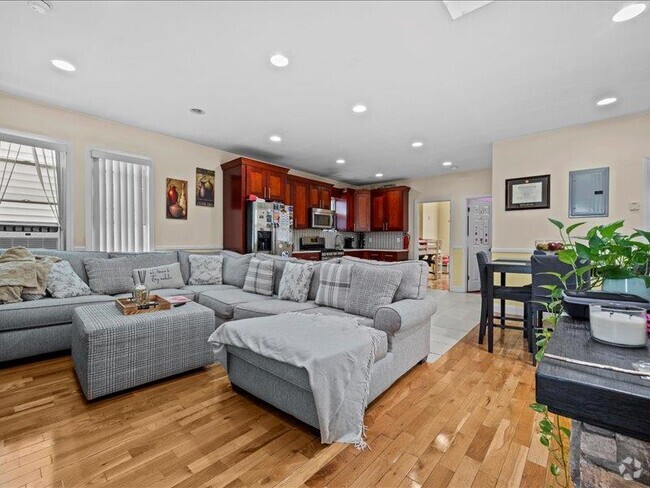 Building Photo - 2169 Belmont Ave Unit Second Floor Rental