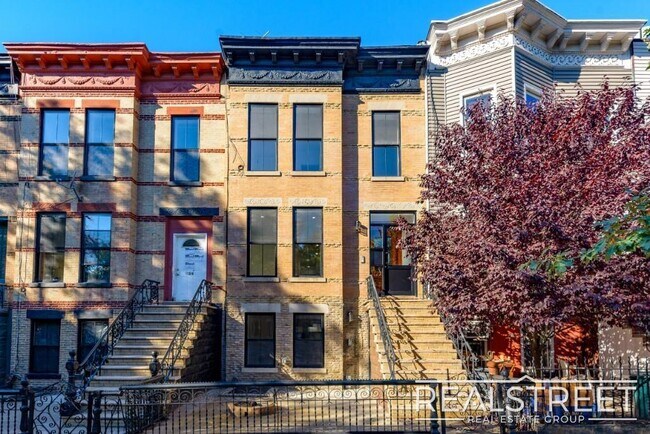 Building Photo - Charming Brand New 2.5 Bed 2 Bath with Ter... Rental