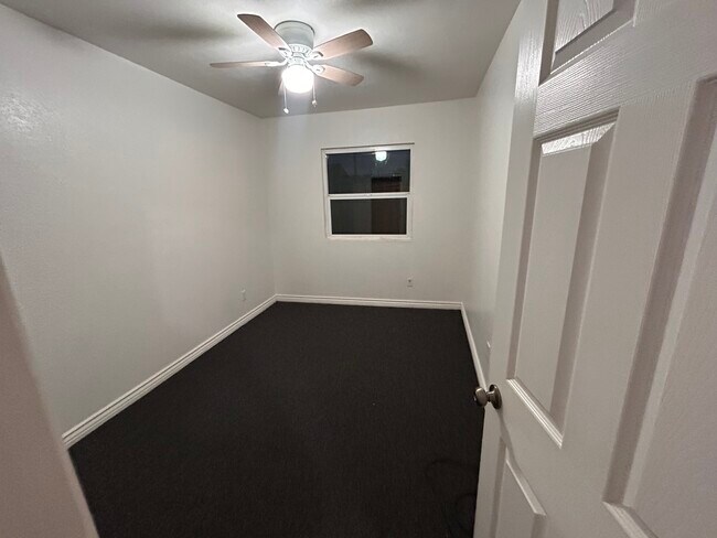 Photo - 211 N Eastman Ave