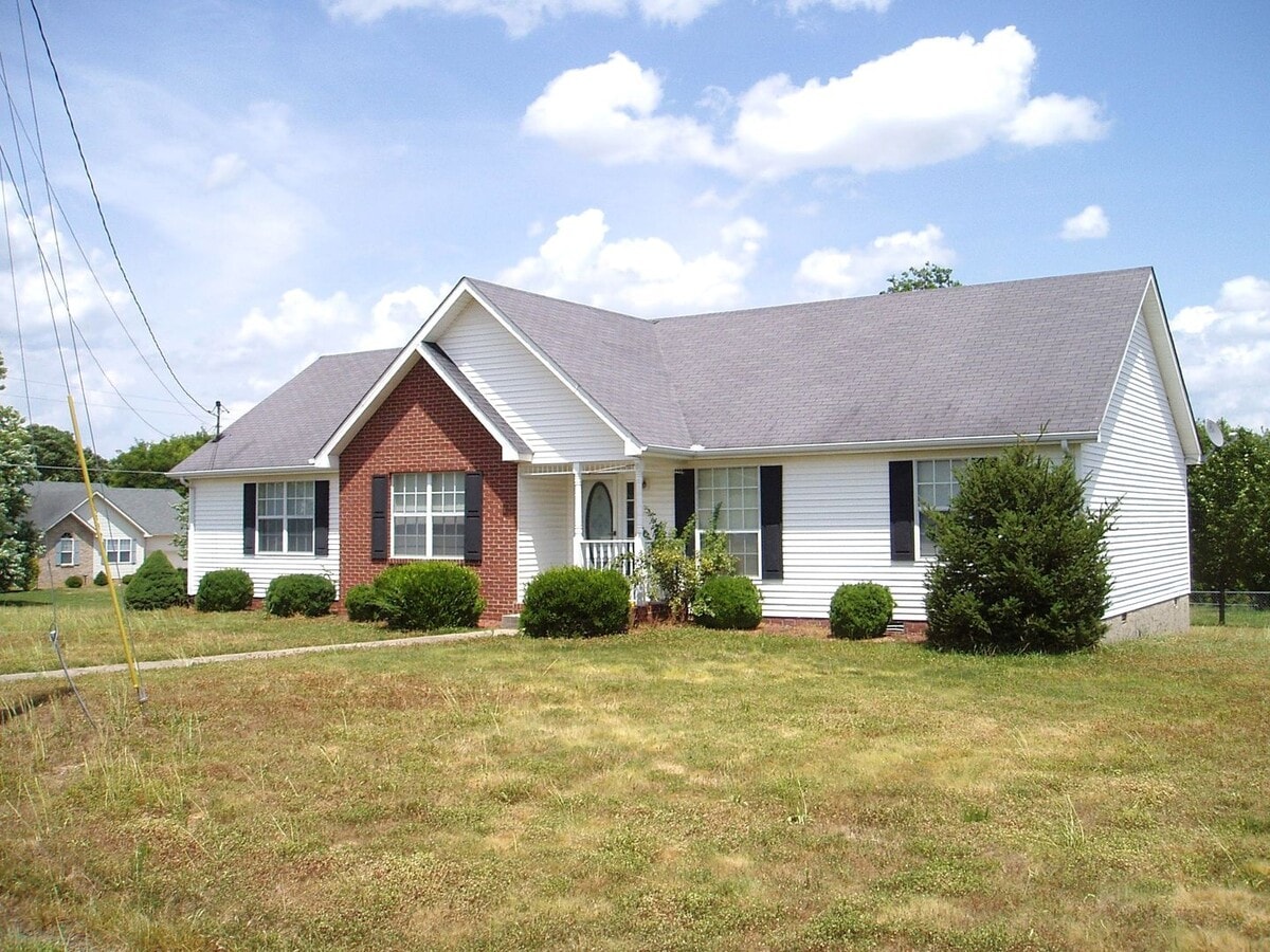 LaVergne 1270 SF,3BR/2BA + 2 car garage - LaVergne 1270 SF,3BR/2BA + 2 car garage