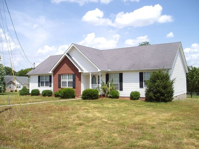 Building Photo - LaVergne 1270 SF,3BR/2BA + 2 car garage