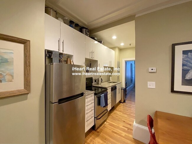 Photo - 95 Pinckney St Apartments Unit 59 pick  3