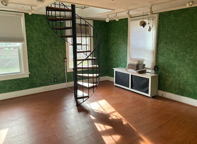 Photo - 53 Poquonock Ave