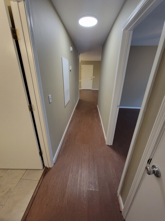 Hallway - 3133 S Cashua Dr Unit 3