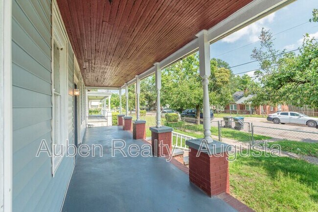 Photo - 2024 Clark St