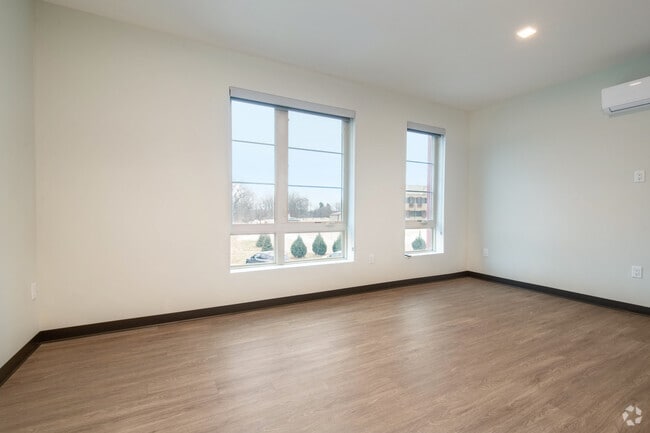 Studio, 1BA - 482SF