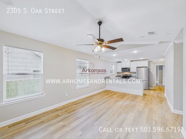 Photo - 2305 S Oak St