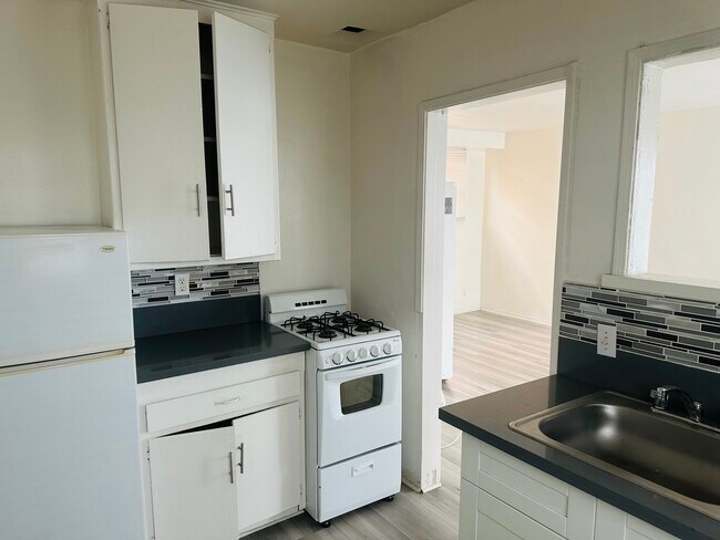 Photo - 1737 N Sycamore Ave Unit 105