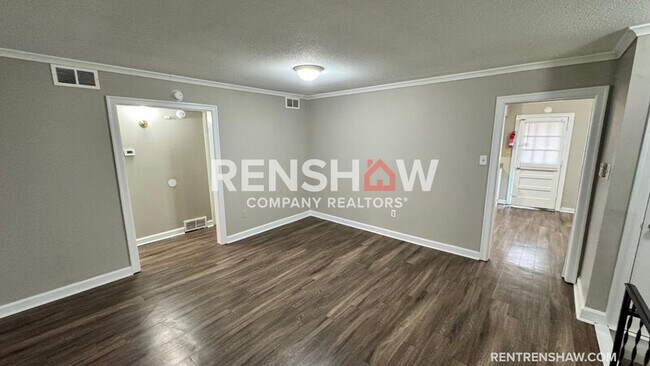 Photo - 3212 13 Colony Mall