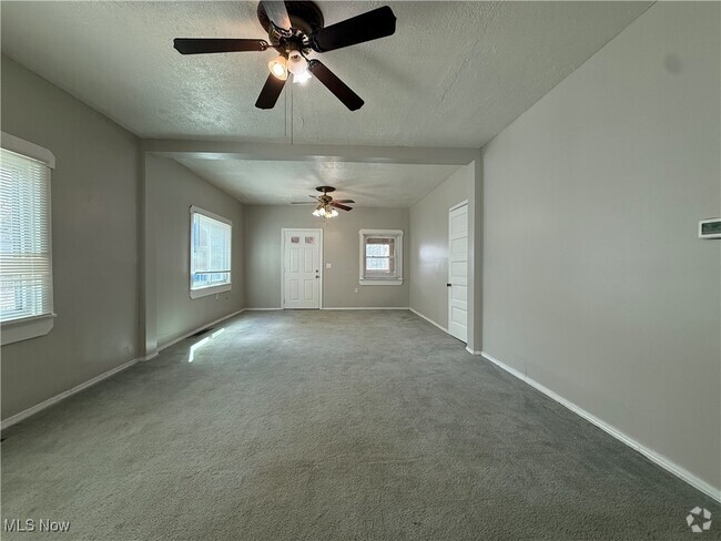 Building Photo - 5910 Pilsen Ave Unit DOWN Rental