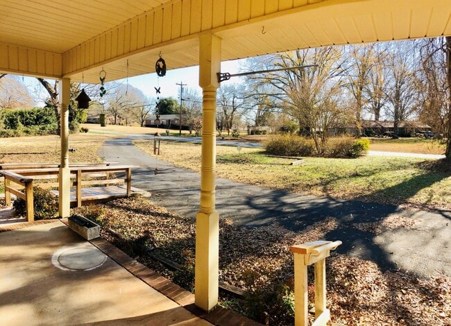 Photo - 1455 Springsteen Rd