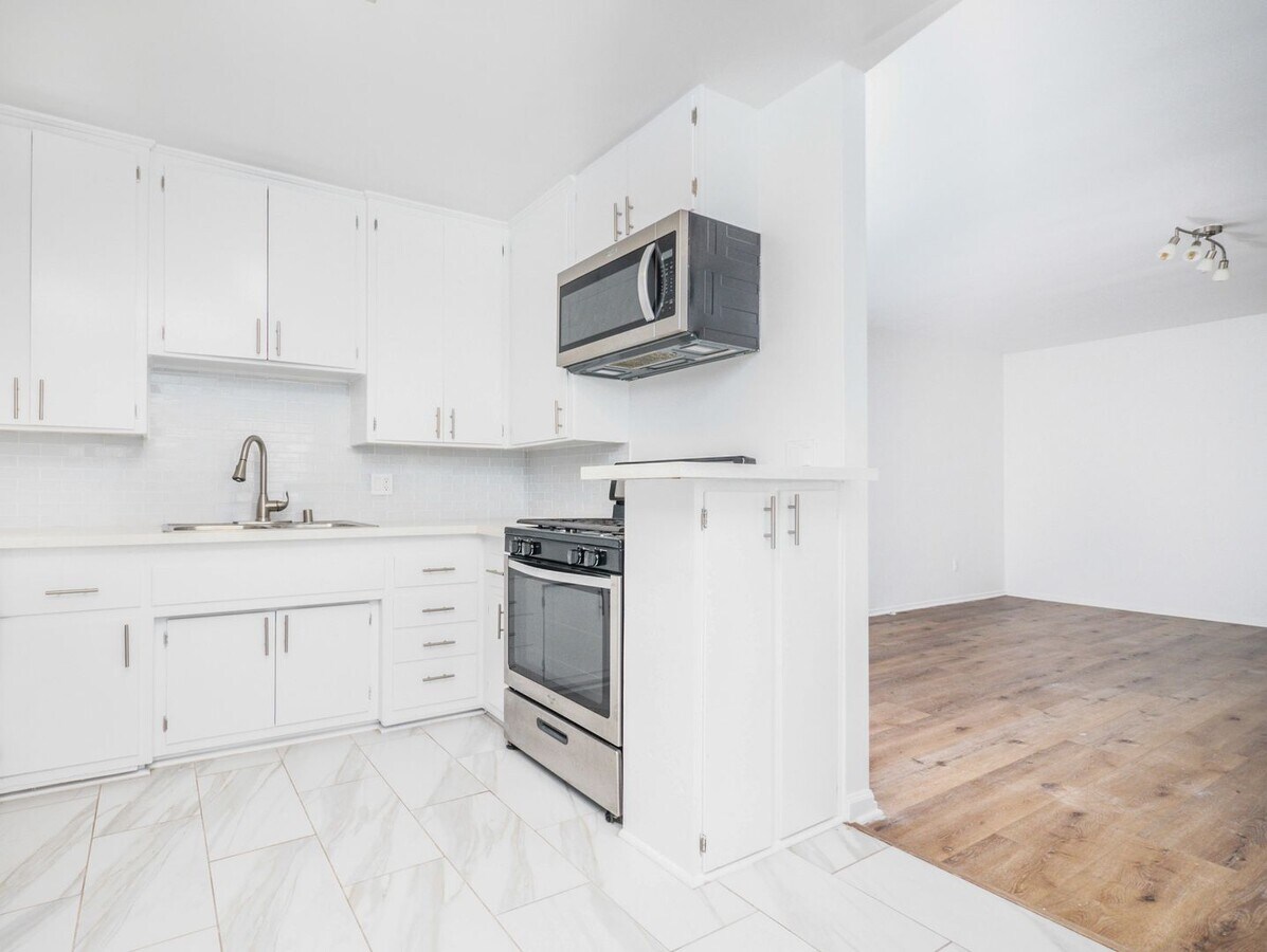 Photo - 10832 Charnock Rd