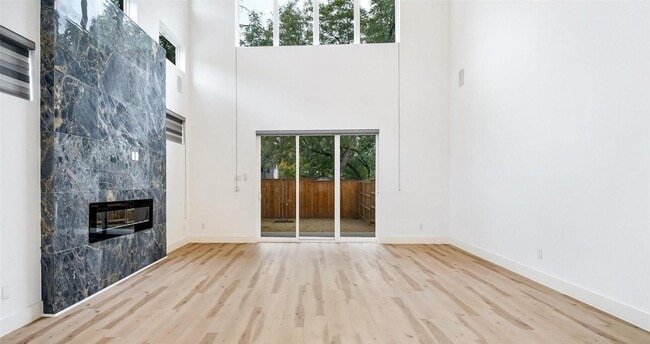 Building Photo - 2318 Arroyo Ave