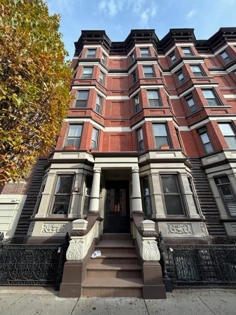 Building Photo - 827 Washington St Unit 2B