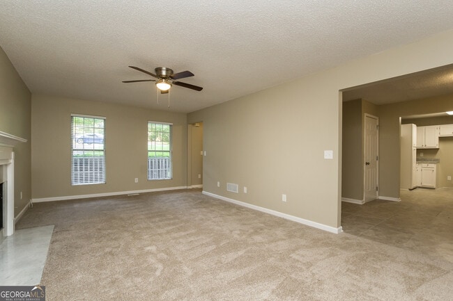 Photo - 278 Castleair Dr NE