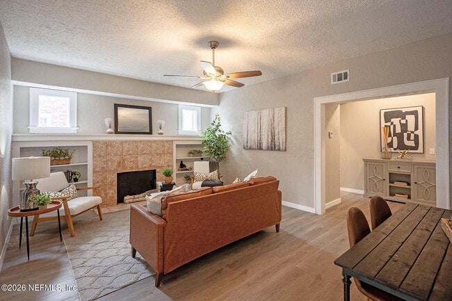 Photo - 325 Alder St