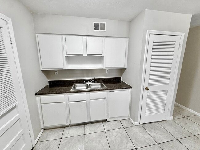 Photo - 3190 Coleman Ave