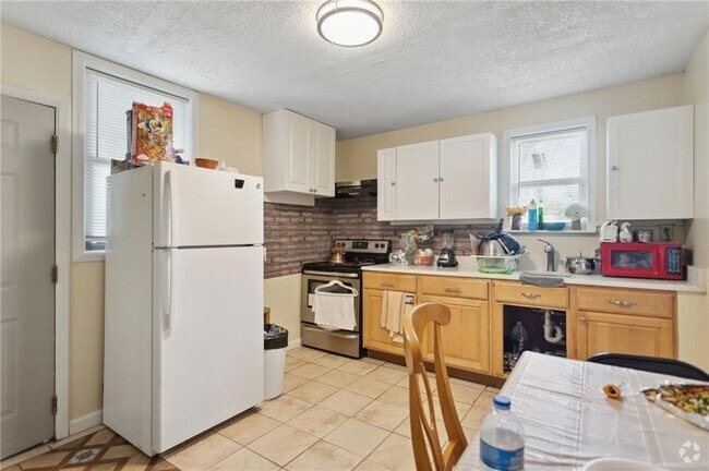 Building Photo - 396 Thomas Dr Rental