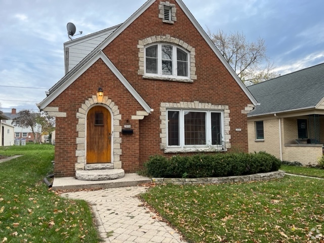 Building Photo - 2808 N Sholes Ave Unit Lower Rental