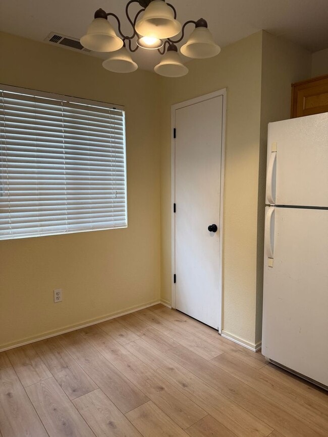 Photo - For Rent: 3 bedroom 2 bath
