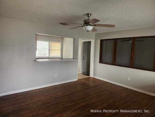 Photo - 6122 Ave. P.