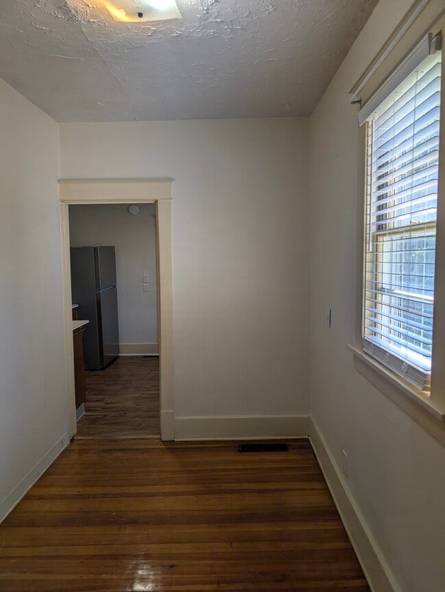 Building Photo - 1524 S 24th St Unit 1