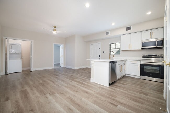 Photo - 1644 W Mistletoe Ave Casa