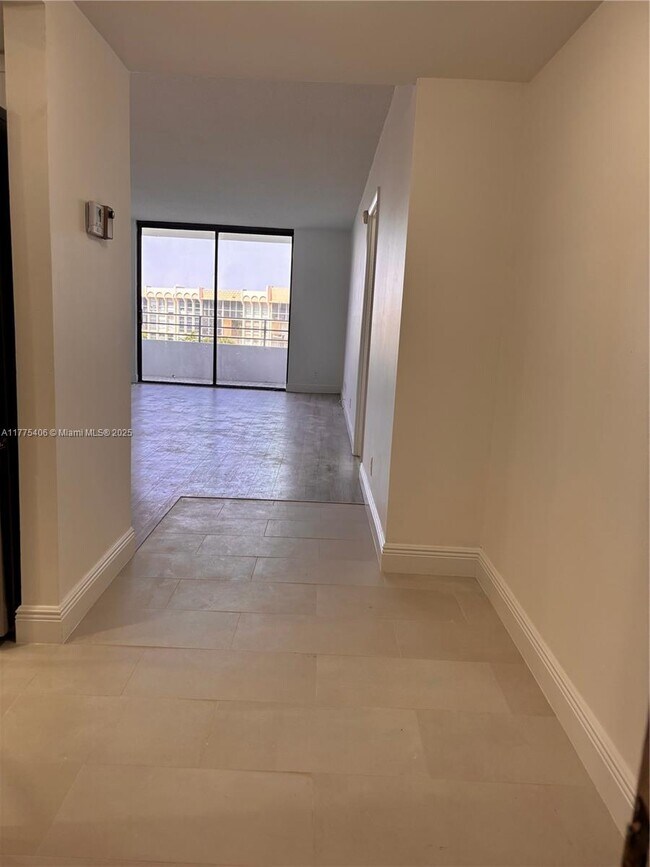 Photo - 600 Three Islands Boulevard Unidad 308