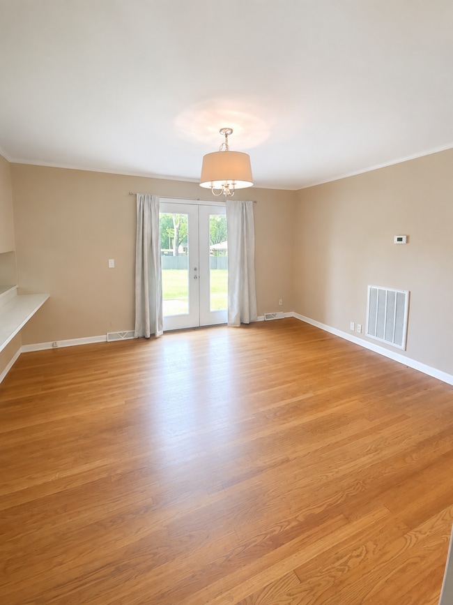 Photo - 263 Williams Cir