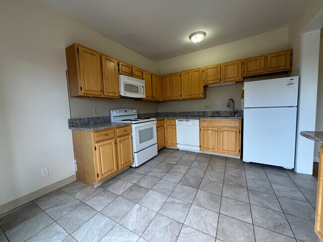 Building Photo - 1242 Commonwealth Ave Unit #7-A
