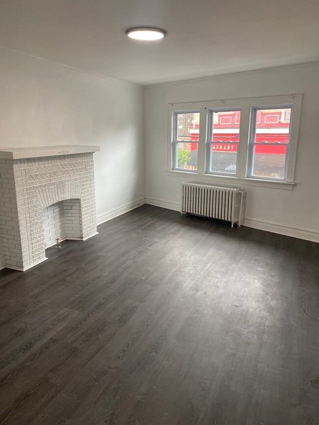 Building Photo - 568 Lincoln Ave Unit 2