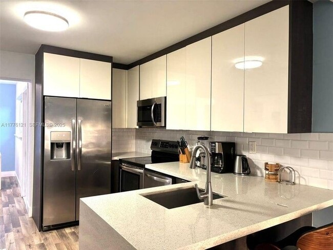 Photo - 4580 NE 3rd Ave