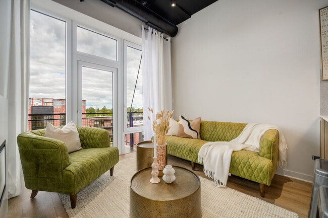 Photo - 2725 N Thatcher Ave Unit 204