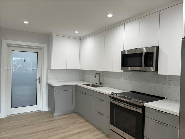 Photo - 161 Bentley Dr Unit B