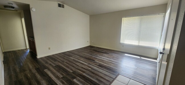 Photo - 8468001/37T Unit 8468001002- 395 Bouy Way